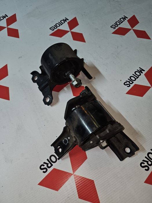 Подушка двигателя