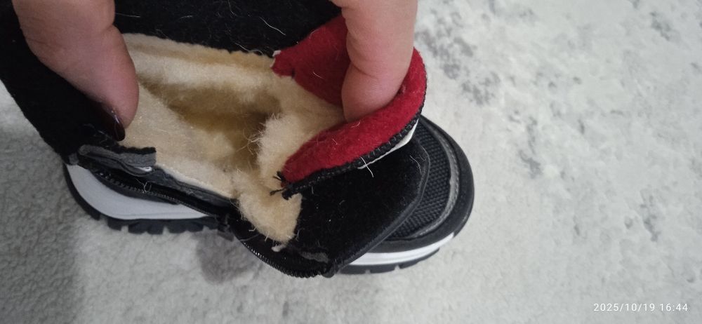 Продам зимние дутыши 24 размер!