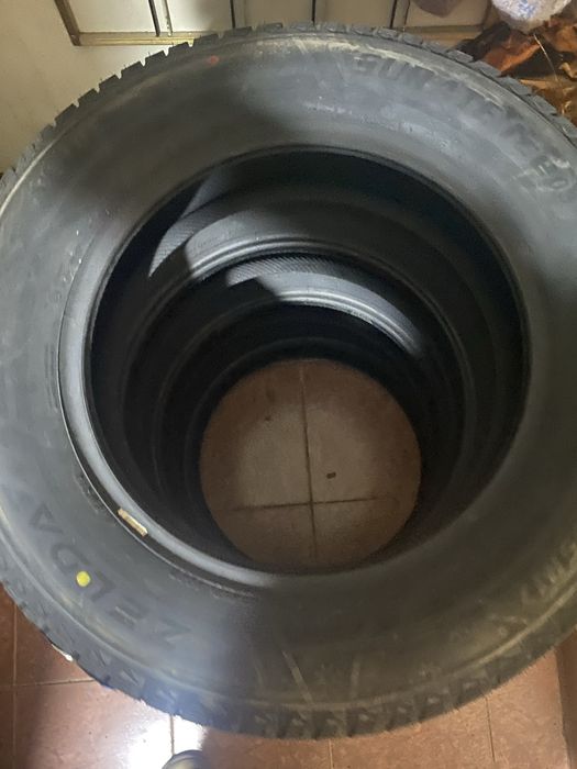 225/65/R17 шины новые