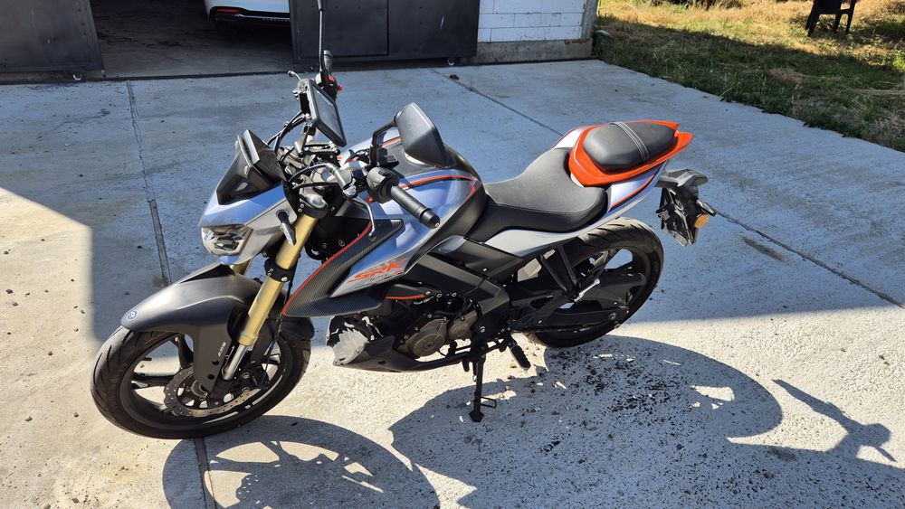 Motocicleta qj motor srk 125s