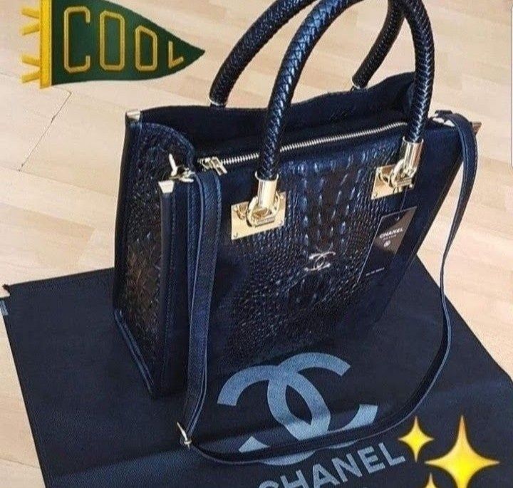 Geanta damă piele naturala 100%,model croco,logo metalic auriu,saculet