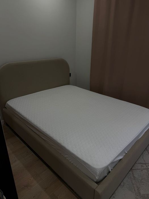 Кровать с матрасом 1,5