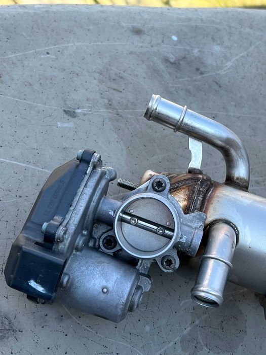 Clapeta EGR + Racitor AUDI A4 B9 Original VW AG 04L.131.512 A 2.0 TDI