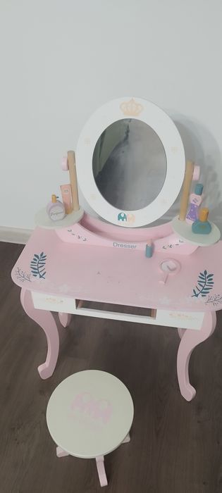 Детский туалетный столик, б/у