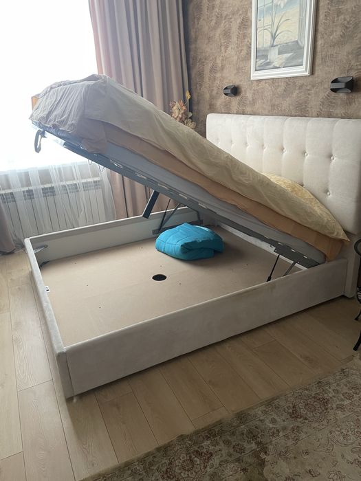 Продам кровать с матрасом