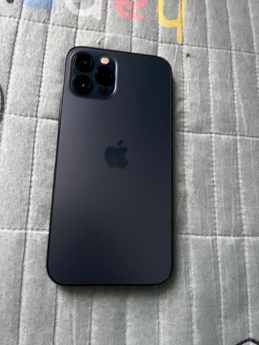 Продам айфон 12 про