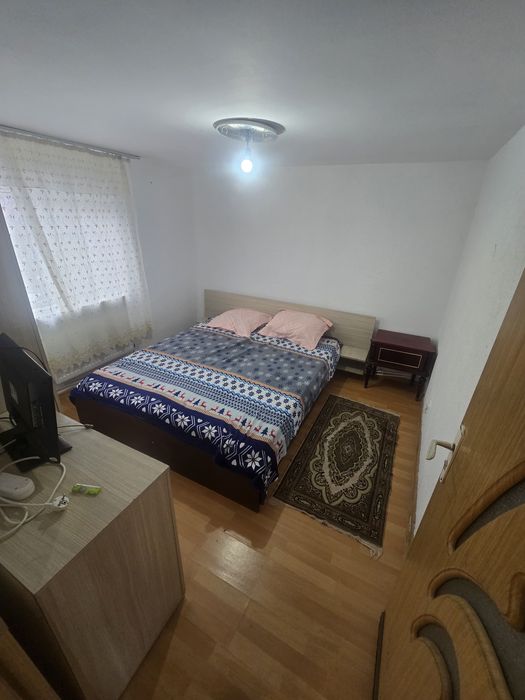 Camere de închiriat la curte