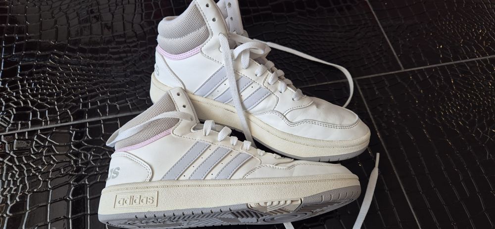 Маратонки Adidas номер 37