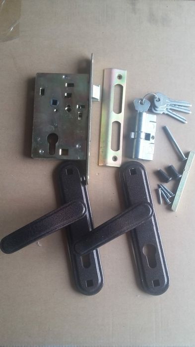 Замки дверные врезные