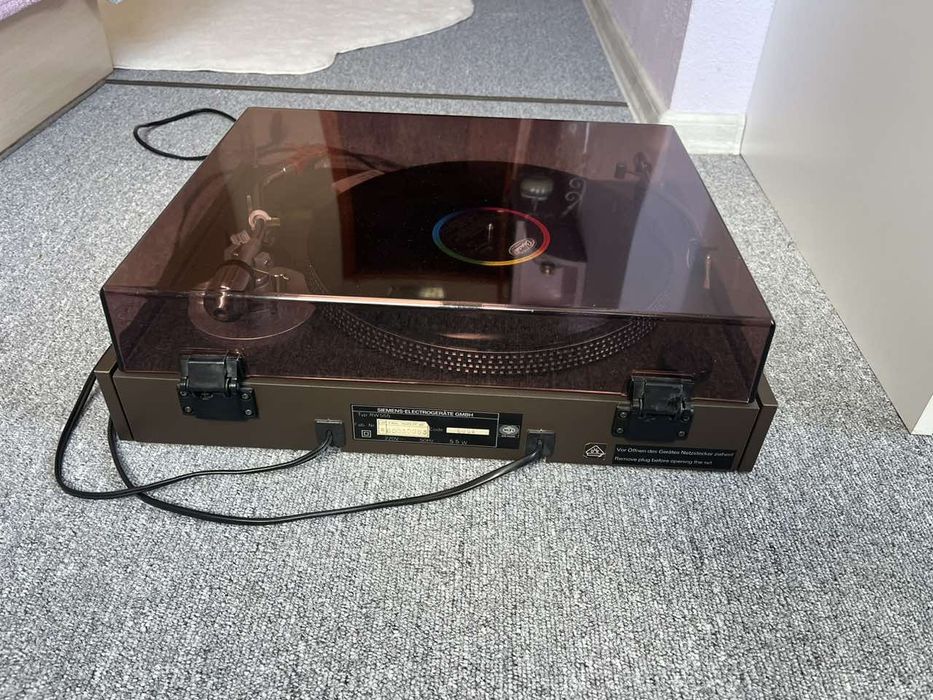 Прекрасен грамофон SIEMENS RW-555 direct deive