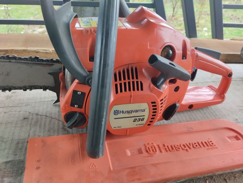 Husqvarna 236 puțin folosita