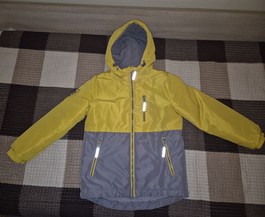 Продам куртку на мальчика б/у