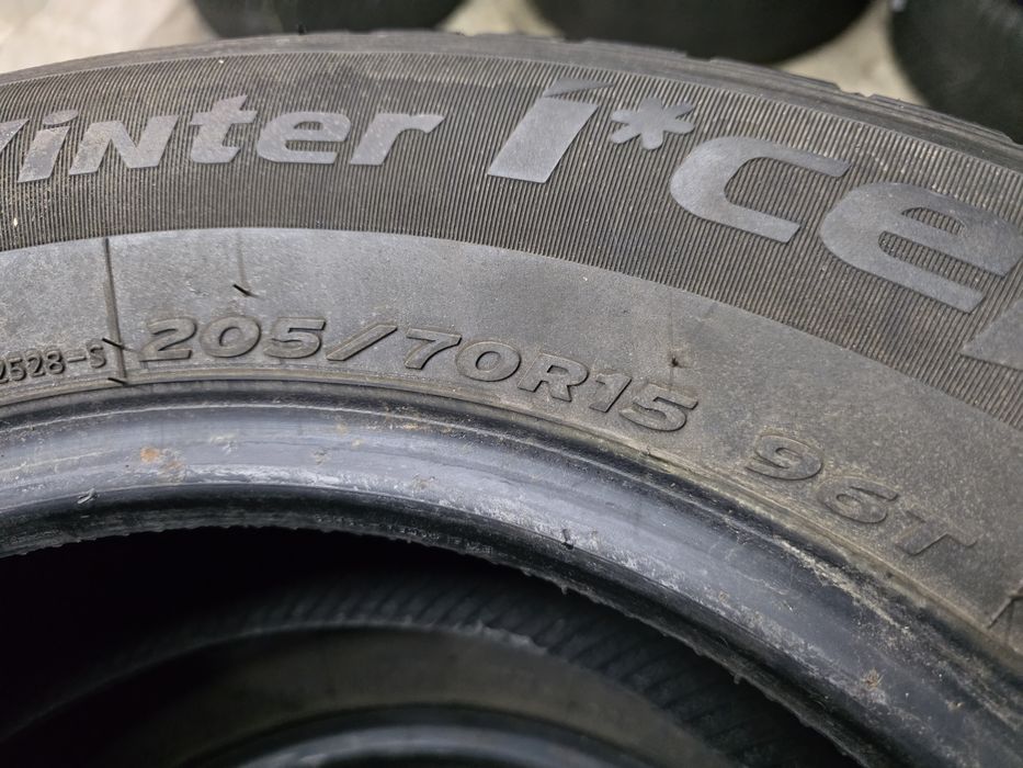 4бр Зимни гуми 205 70 15 - Hankook