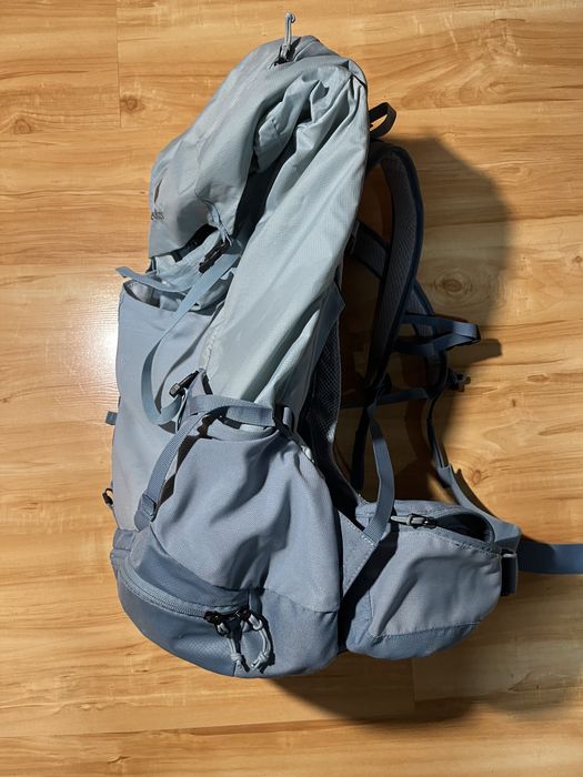 Rucsac drumetie Deuter Futura 30 SL, graphite
