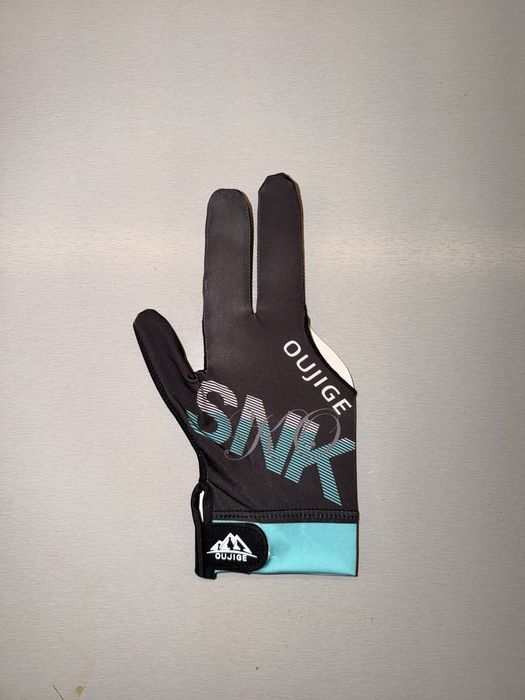 Перчатка для игры в бильярд