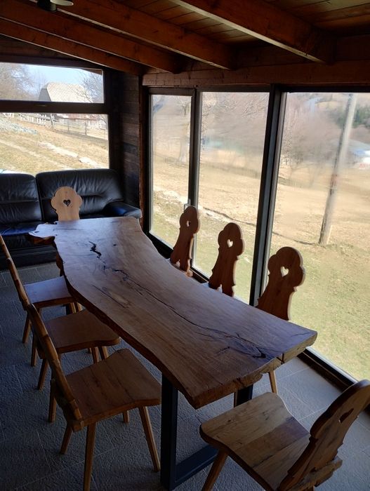 Masa din lemn masiv de stejar dintr-o bucată