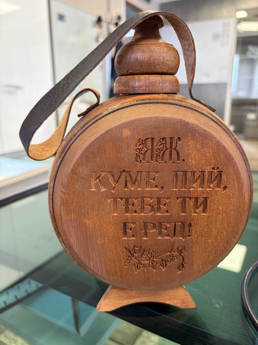 дървена бъклица с надпис кумски джин