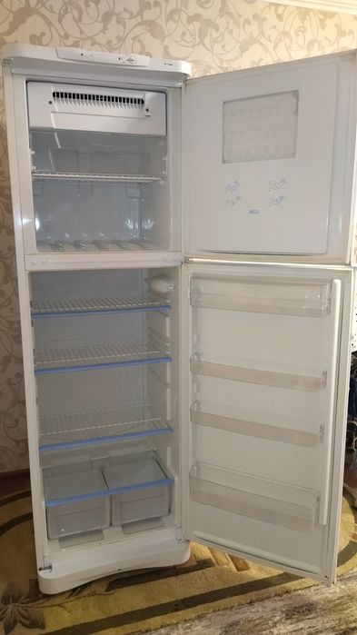 Холодильник Indesit