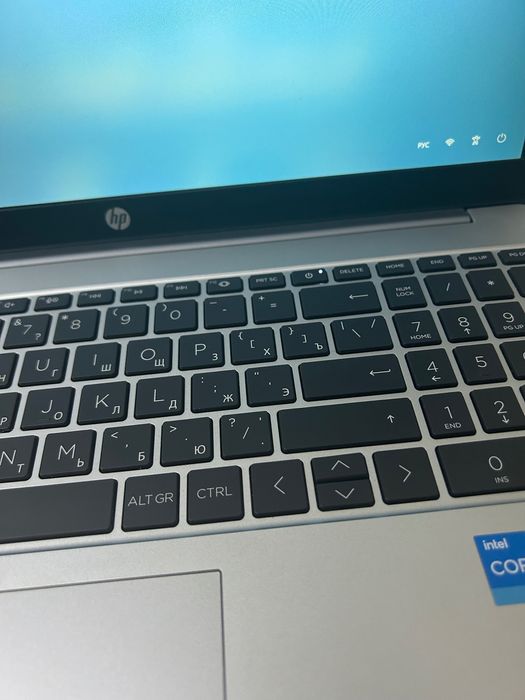 Ноутбук HP, в подарок с оригинальным рюкзаком!!! Всего месяц пользуюсь