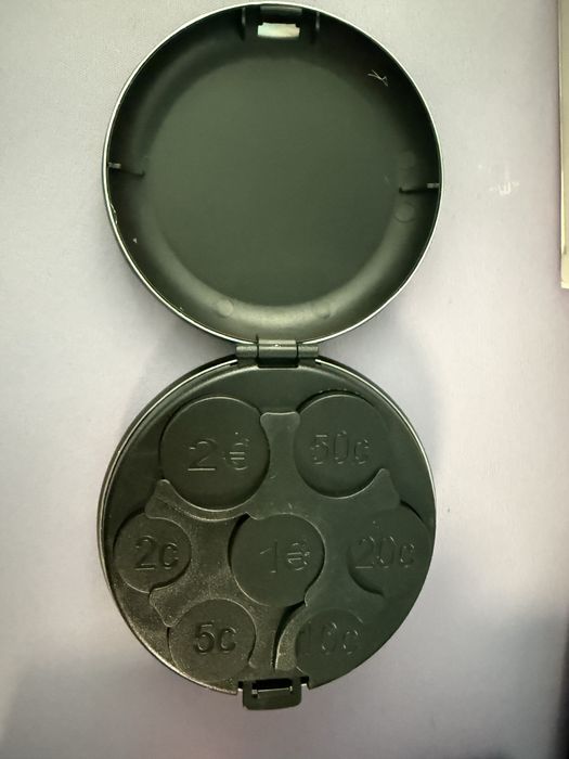 Чисто НОВ евро монетник