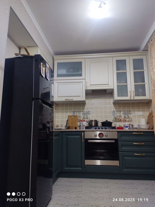 Продаётся двухкомнатная квартира на алайском рынке 2/4/4