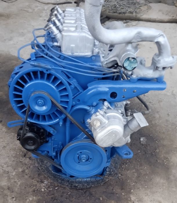 Traktor mator sotiladi