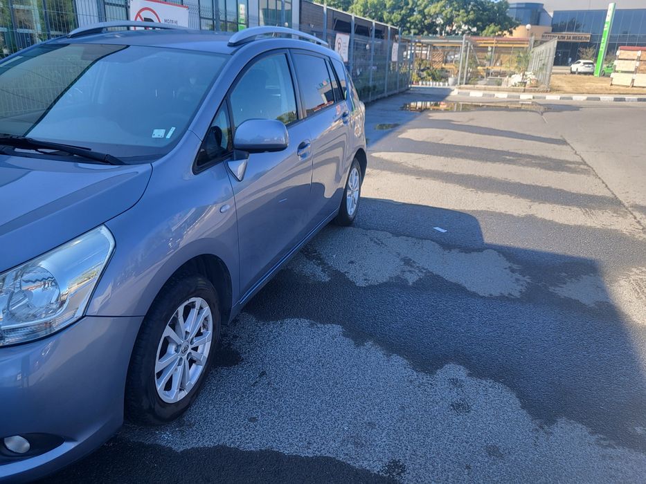 Продавам Toyota Verso