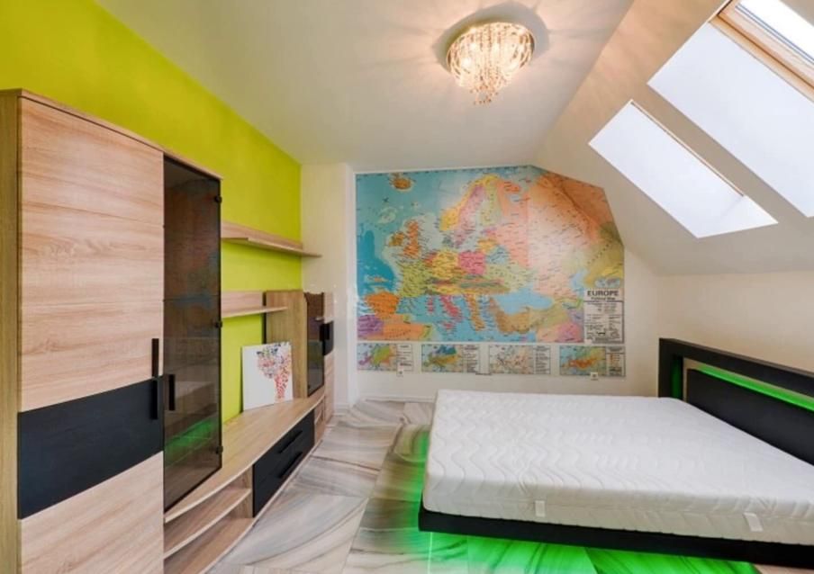 Дава се под наем Тристаен апартамент в София, Витоша - 150 кв.м за 875 € - Снимка #3