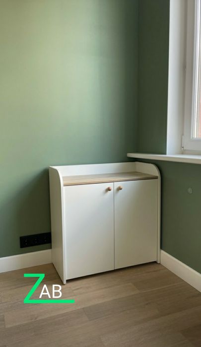 Комод для одежды и игрушек с двумя распашными дверками.