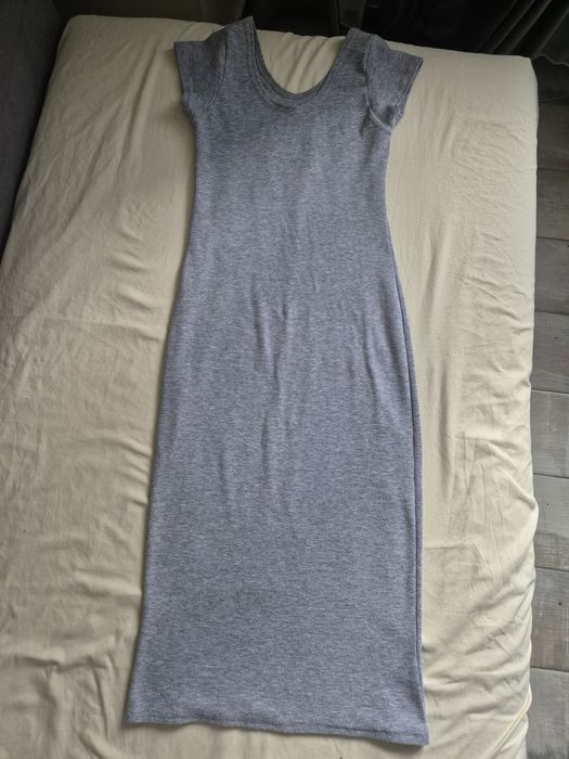 Платье в обтяг ниже колена