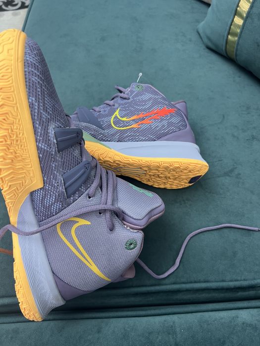 отличные баскетбольные Кроссовки Nike 12000