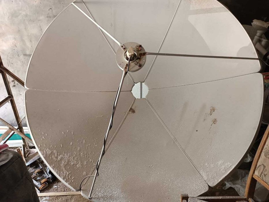 Продаётся Параболическая антенна с кабелем и тюнером