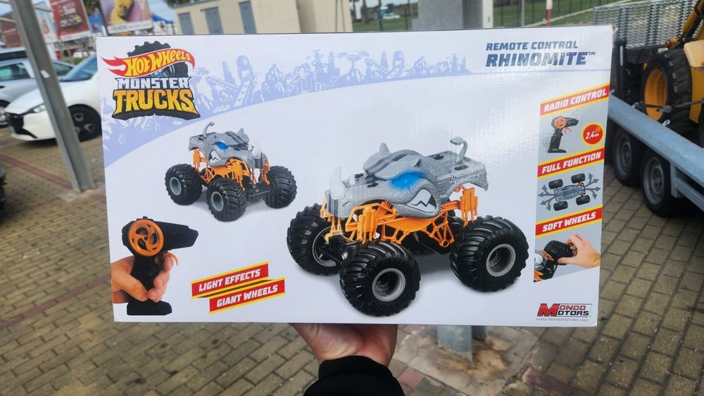 Кола/джип с дистанционно Hotwheels