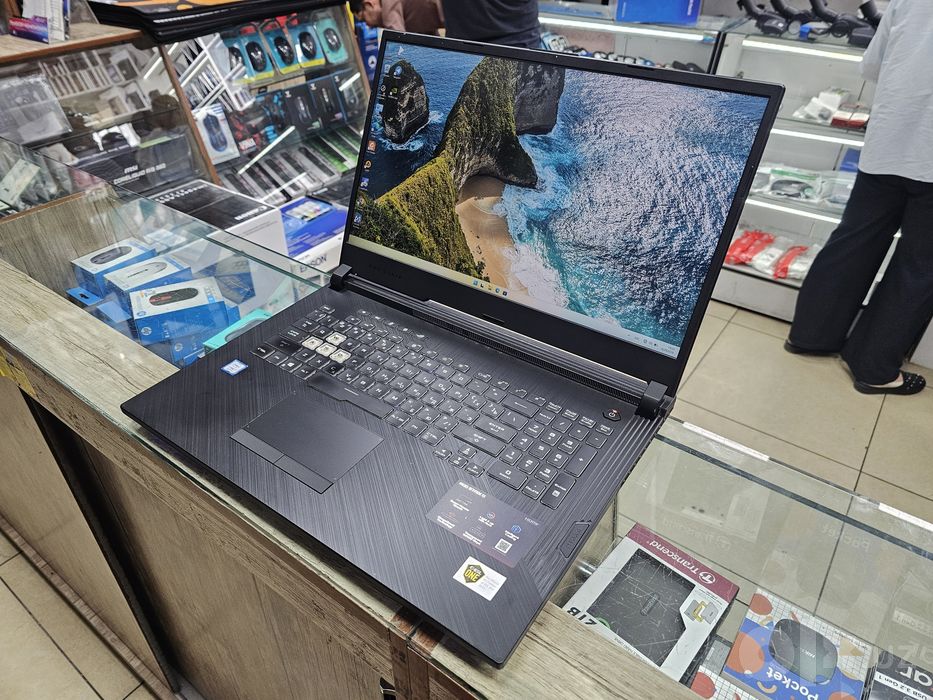 Asus ROG 17 Core i7 + GTX1650