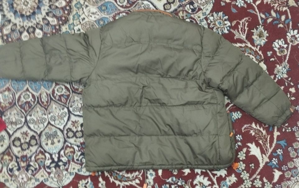 Курткалар сотилади.