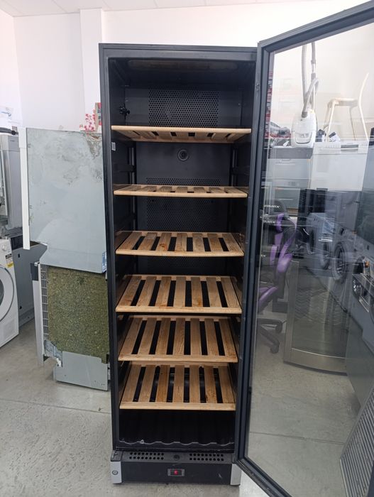 Хладилна витрина за вино Vestfrost