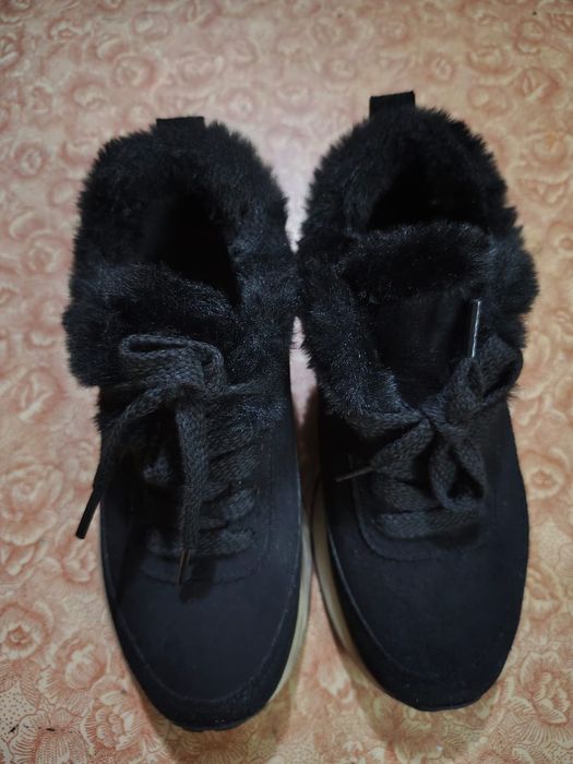 Продам кроссовки зимние