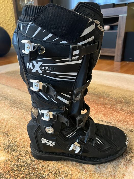 Екипировка мотокрос яке панталон ботуши ризница протектори