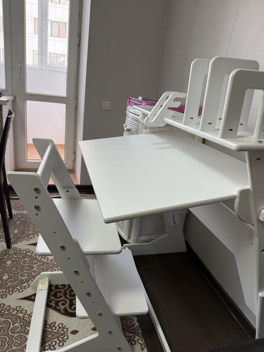 Продам парту с растущим стулом!