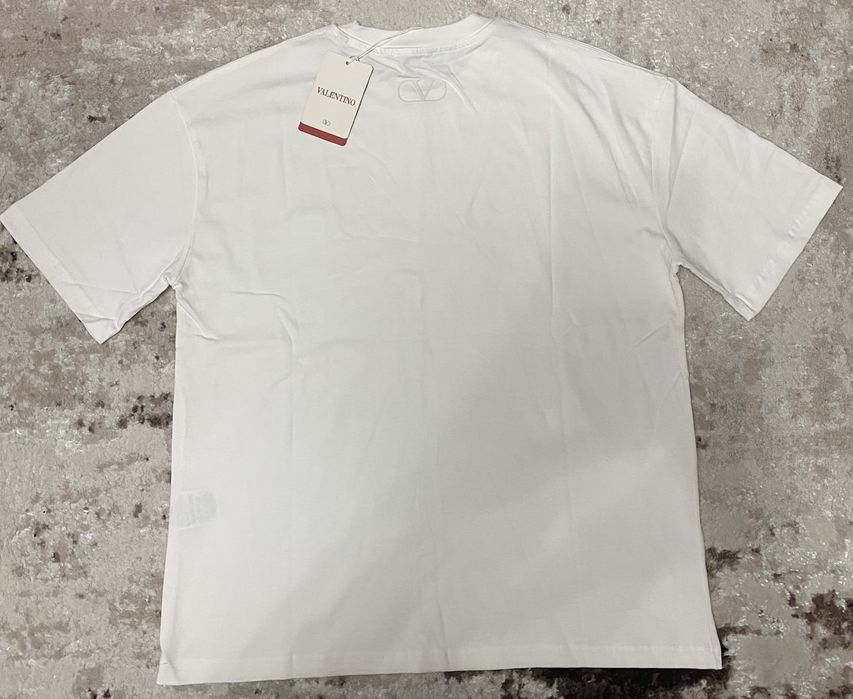 Vand tricou nou de barbati Valentino