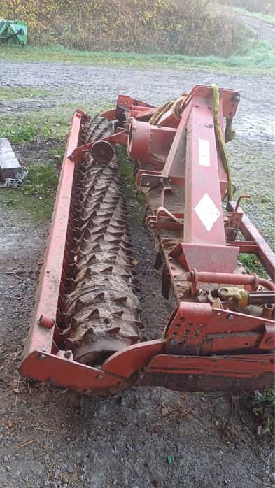 Grapa rotativa freza kuhn