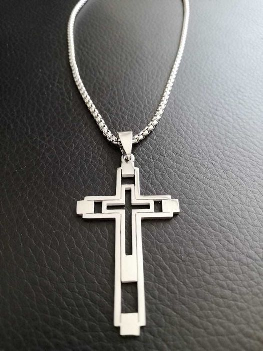 Крестик с цепочкой новый