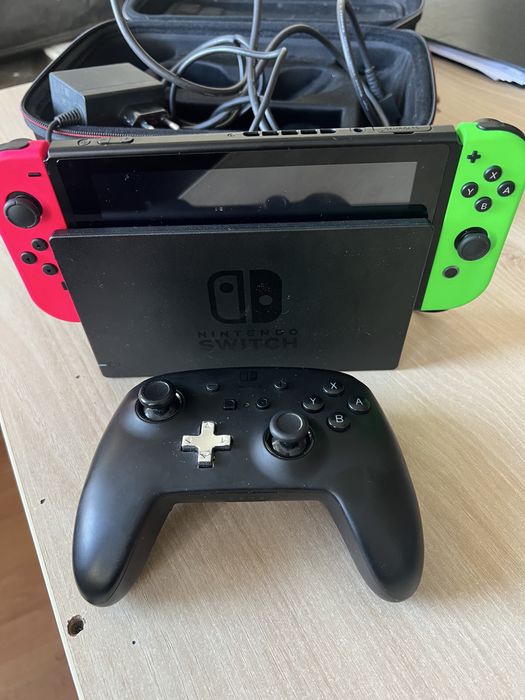 nintendo switch+чанта+допълнителен контролер