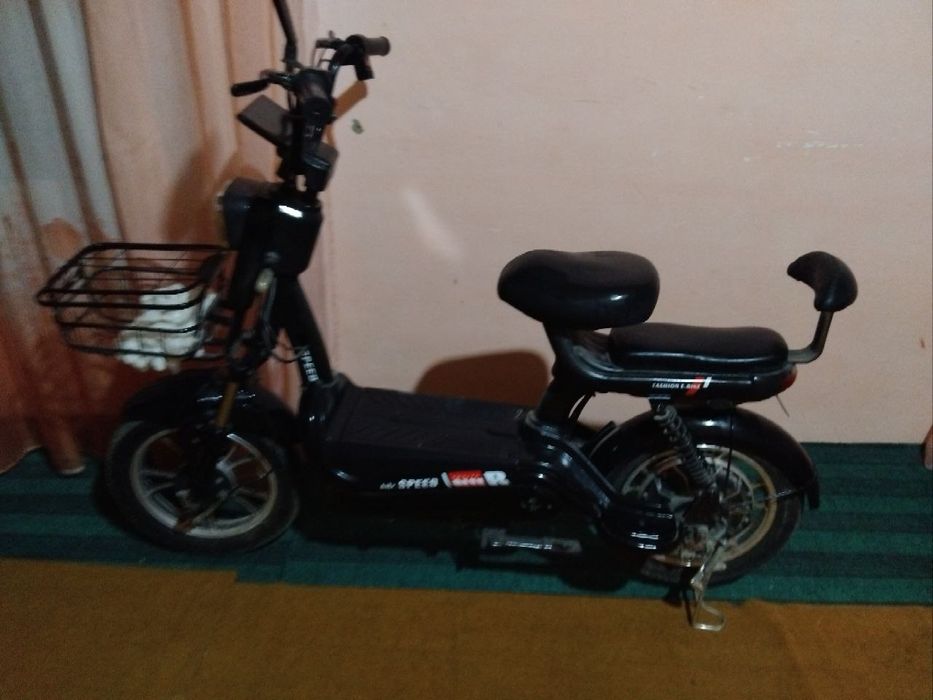 Elektorniy skuter sotiladi