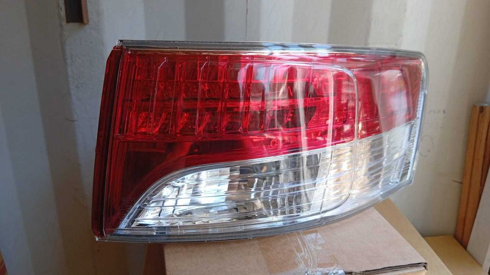 Задний Фонарь на TOYOTA AVENSIS 2009/2012