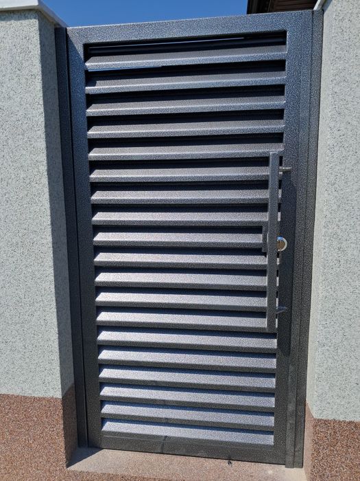 Model JALUZEA porți și garduri