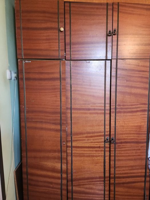 Шкаф для белья или вешалки