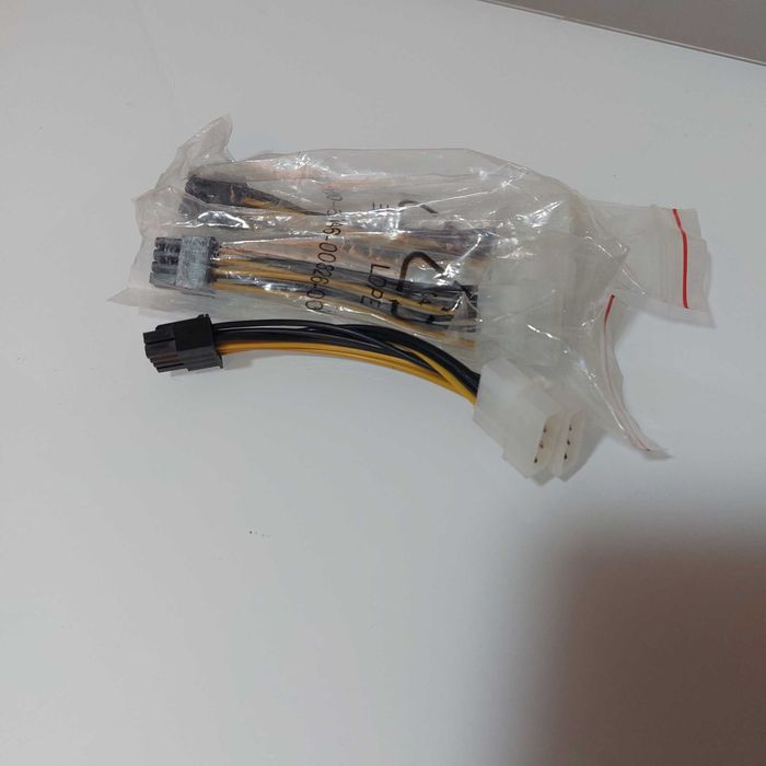 Захранващ кабел преходник 2x Molex към 8-pin PCI-E за видеокарта