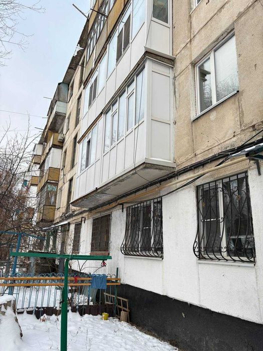 Продам 2 комнатную 8 марта