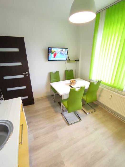 Дава се под наем Двустаен апартамент в Перник, Център - 65 кв.м за 359.04 € - Снимка #1